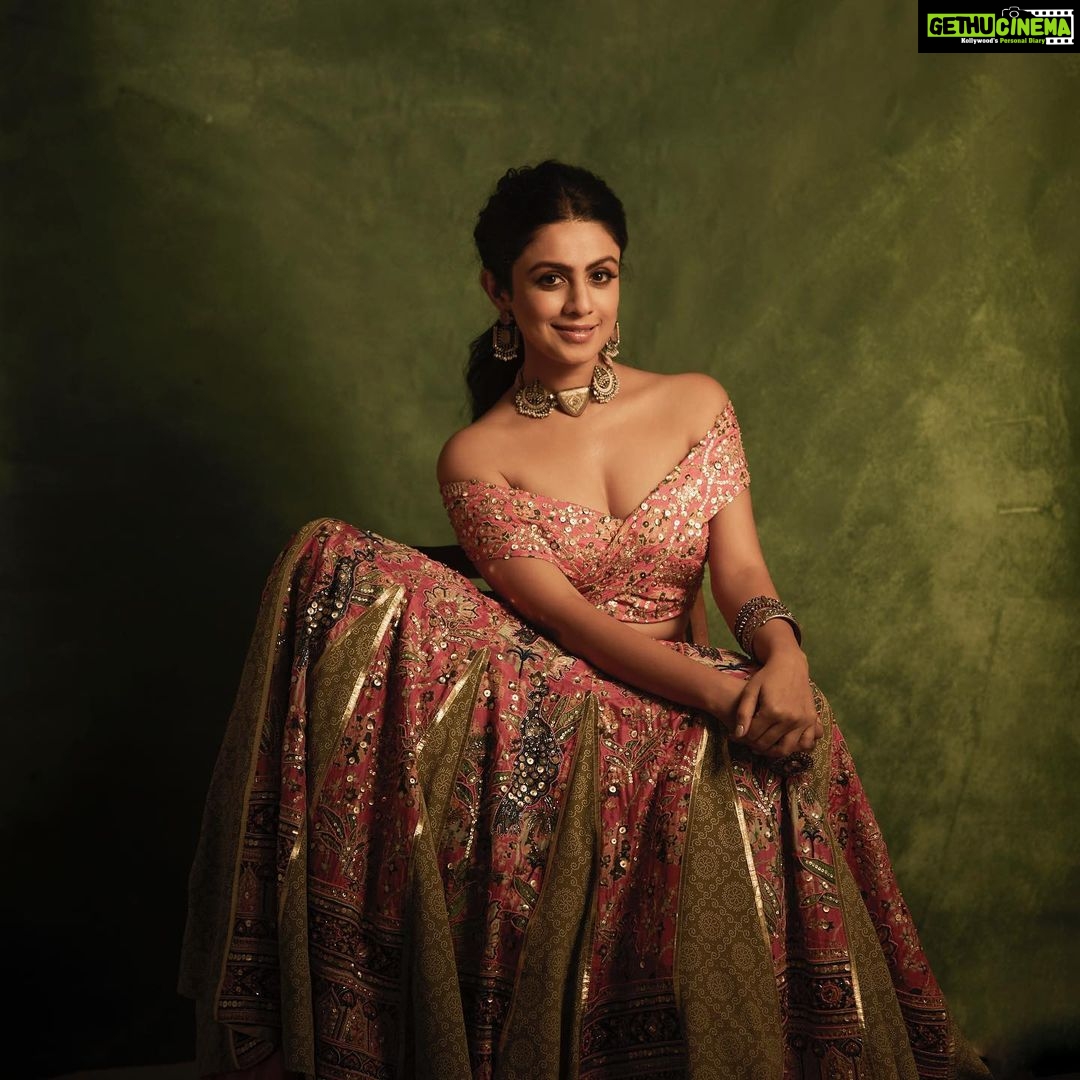 Manasi Parekh Instagram - Diwali Pataka 🧨 . . . 📸 : @lovdipsingh Styled by : @style_tubbies Outfit by: @theroyaleum Represented by @vblitzcommunications Jewellery by @sangeetaboochra Makeup : @pintu_makeup Hair : @yogitasheth96 #festive #fesitval season #diwali