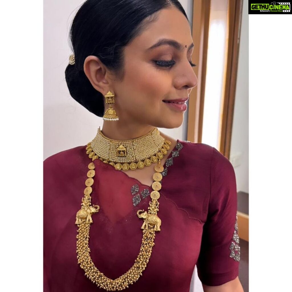 Manasi Parekh Instagram - Sari issa vibe 😍♥️ #NCPA #music #performance . . . Styling and jewellery - @imagemundial Saree- @palombrrebypalak Makeup : @nidhigandhi_makeupartist