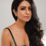 Manasi Parekh Instagram - Just cos I work hard doesn’t mean I don’t like to have fun 😎 . . . 📸 : @lovdipsingh Styling : @style_tubbies Makeup : @pintu_makeup Hair : @yogitasheth96