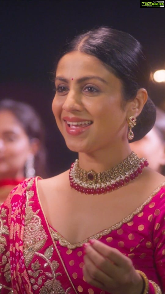 Manasi Parekh Instagram - Celebrate this Navaratri with the captivating sounds of 'Ambe Tu Hai Jagdambe'. Don't miss out on these melodies crafted from pure devotion. Credits: Curated By: @parthivgohil9 Singers: NishaUpadhyay, @manasi_parekh, @jahnvishrimankar, @osman.mir, @parthivgohil9, @aamir_o_mir Music Director: @parthmusic Director: @thekushalnaik DOP: @dhruv_bhatiya_ Creative Director: @im_mananjoshi Costume Stylist: @mumbaai_thii @roopkalamumbai @asukacouture Production Manager: @behemang @imrajeshchetri Watch the full video on Youtube. Link in bio. #Panchvi #Navratri #Celebration #Devotional #Spiritual #Melody #Divine