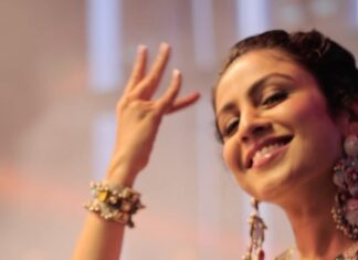 Manasi Parekh Instagram - Had to bring in the first day of Navratri with this banger of a song by @adityagadhviofficial and @mosammalka !!! What a vibe 🎉✨ Makeup : @pintu_makeup Hair : @itsme_shiv_s Styling : @styleitwithniki Outfit : @divas.couturebyapexa Jewellery : @stylewithdaksha_kashti 📸 : @dhruv_bhatiya_ Nesco Goregaon