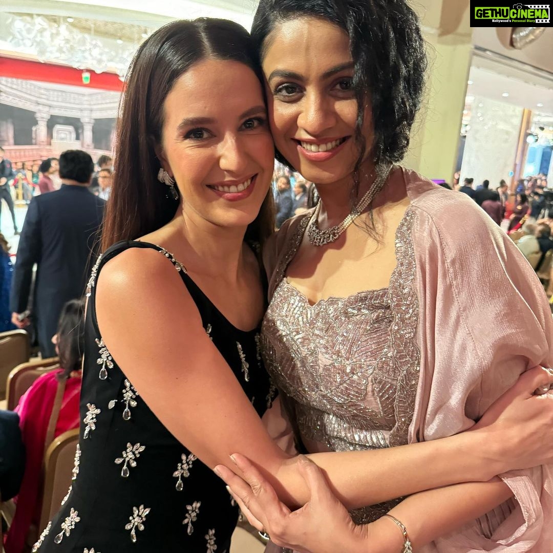 Manasi Parekh Instagram - A night to remember! The grand opening of @jioworldplaza brings with it an international shopping experience in Mumbai, thanks to the Ambanis!The decor,the brands, the whole vibe was just lit… we literally forgot we were still in mumbai, it felt so global ♥️♥️♥️ @ranveersingh @malaikaaroraofficial @nehabhasin4u @prachee_shah_paandya @soares_diandra @isakaif #jioworldplaza #bollywood #fashion #highfashion Jio World Plaza