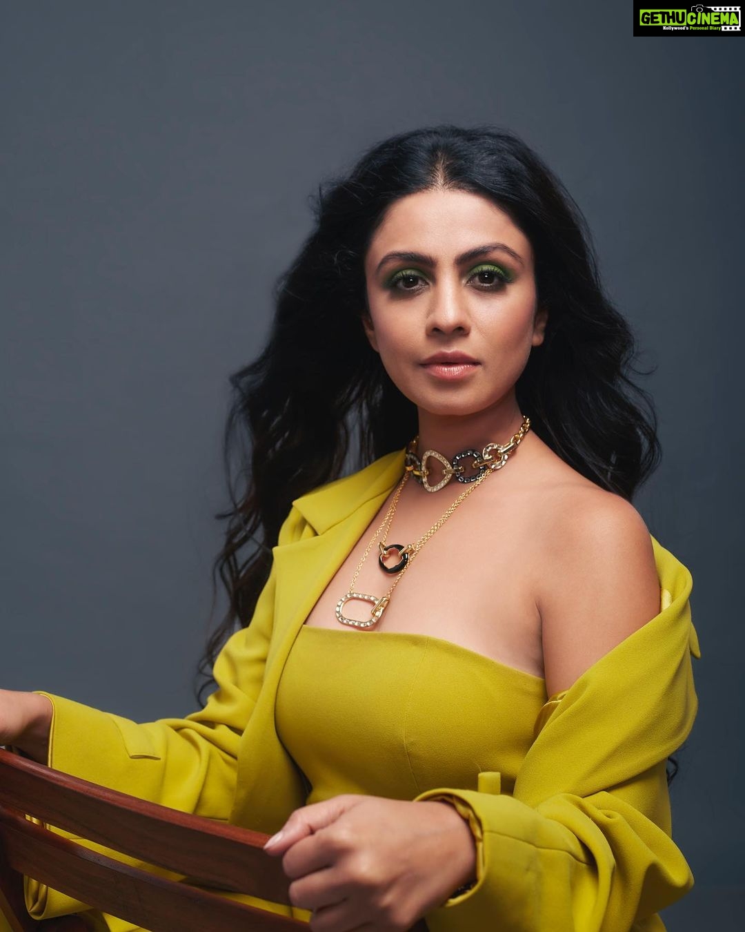 Manasi Parekh Instagram - I've been watchin' you for some time Can't stop starin' at those ocean eyes Burning cities and napalm skies Fifteen flares inside those ocean eyes Your ocean eyes Billie Eilish
