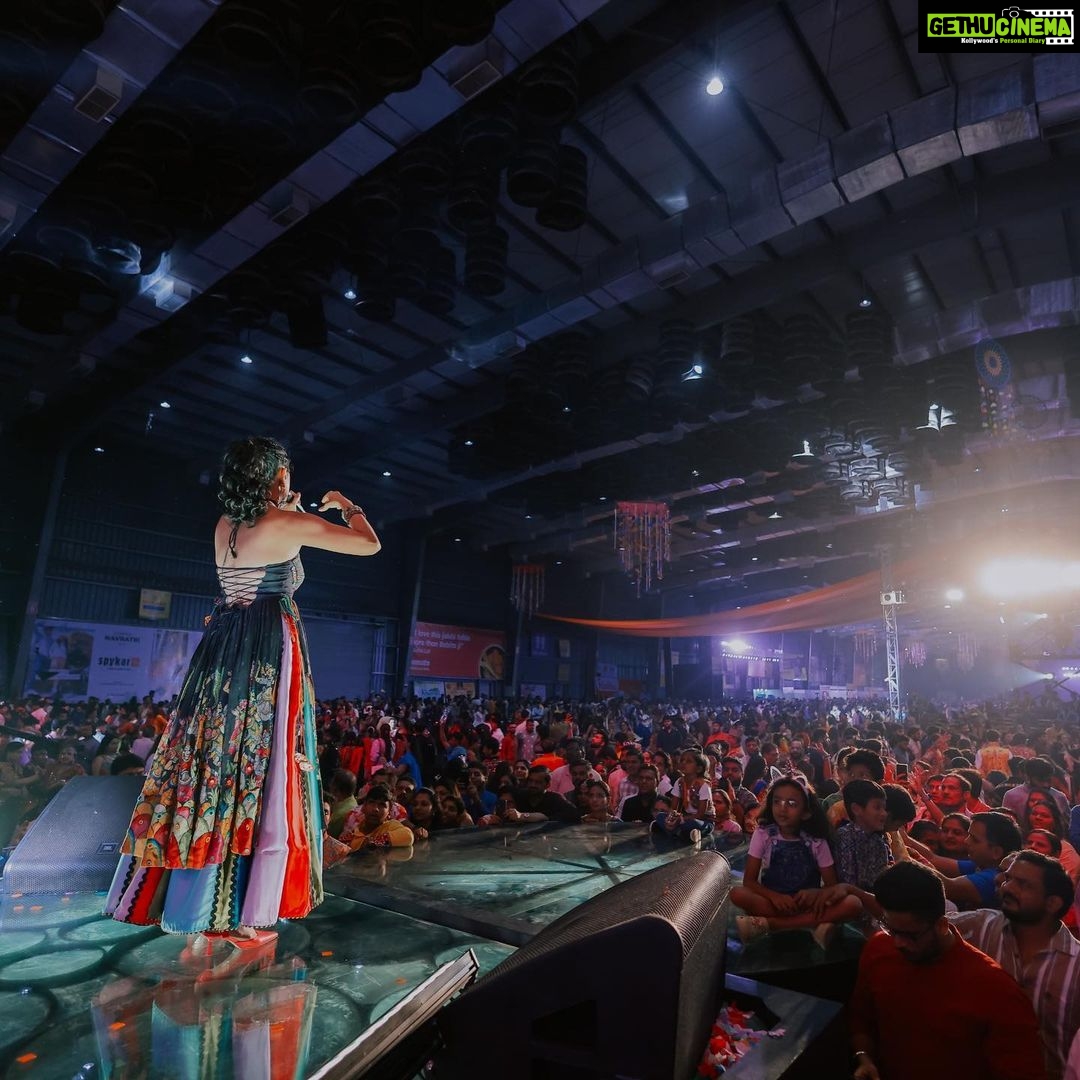 Manasi Parekh Instagram - What a night!!! #Ashtami was powerful and full of energy!! . . . Styling : @styleitwithniki Outfit : @_krishna_styles_ Jwlry : @thejewelstudiio Nesco Centre