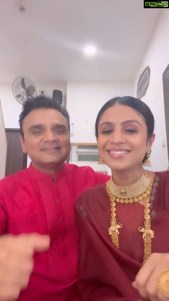 Manasi Parekh Instagram - Some backstage fun before we went onstage to invoke the Goddess : A celebration of the divine feminine at NCPA .. what an incredible night it was ♥️♥️♥️