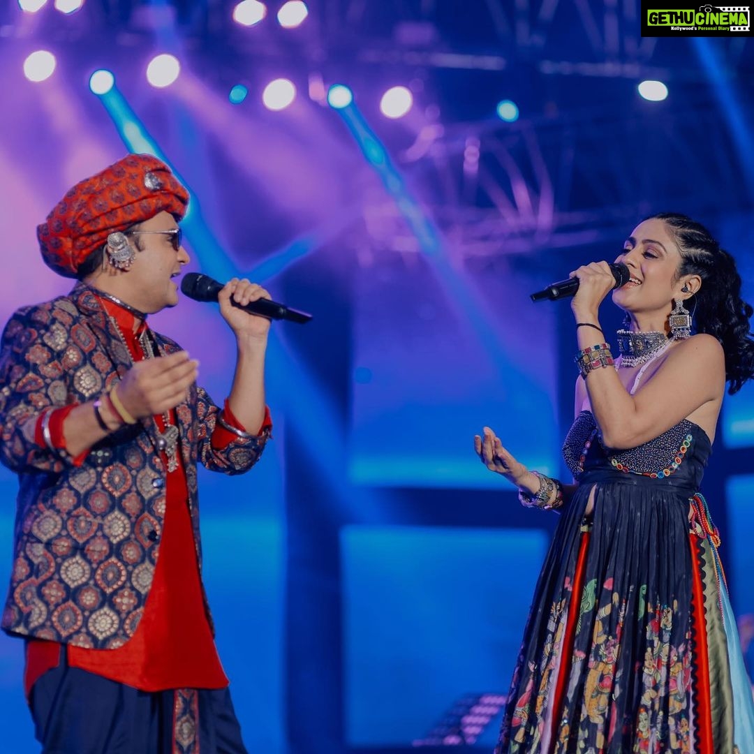 Manasi Parekh Instagram - What a night!!! #Ashtami was powerful and full of energy!! . . . Styling : @styleitwithniki Outfit : @_krishna_styles_ Jwlry : @thejewelstudiio Nesco Centre