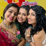 Manasi Parekh Instagram - Singer @thekinjaldave visited @parthivgohil9 and @manasi_parekh’s garba venue last night to dance her heart out, after finishing her Garba in Mumbai! . Hello @monal_gajjar, our garba lover ❤️ . #navratrispecial #manasiparekh #kinjaldave #parthivgohil #monalgajjar #mumbai #mumbaidiaries #deecee #deeceepaps Nesco