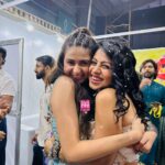 Manasi Parekh Instagram - Singer @thekinjaldave visited @parthivgohil9 and @manasi_parekh’s garba venue last night to dance her heart out, after finishing her Garba in Mumbai! . Hello @monal_gajjar, our garba lover ❤️ . #navratrispecial #manasiparekh #kinjaldave #parthivgohil #monalgajjar #mumbai #mumbaidiaries #deecee #deeceepaps Nesco