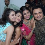 Manasi Parekh Instagram - Singer @thekinjaldave visited @parthivgohil9 and @manasi_parekh’s garba venue last night to dance her heart out, after finishing her Garba in Mumbai! . Hello @monal_gajjar, our garba lover ❤️ . #navratrispecial #manasiparekh #kinjaldave #parthivgohil #monalgajjar #mumbai #mumbaidiaries #deecee #deeceepaps Nesco