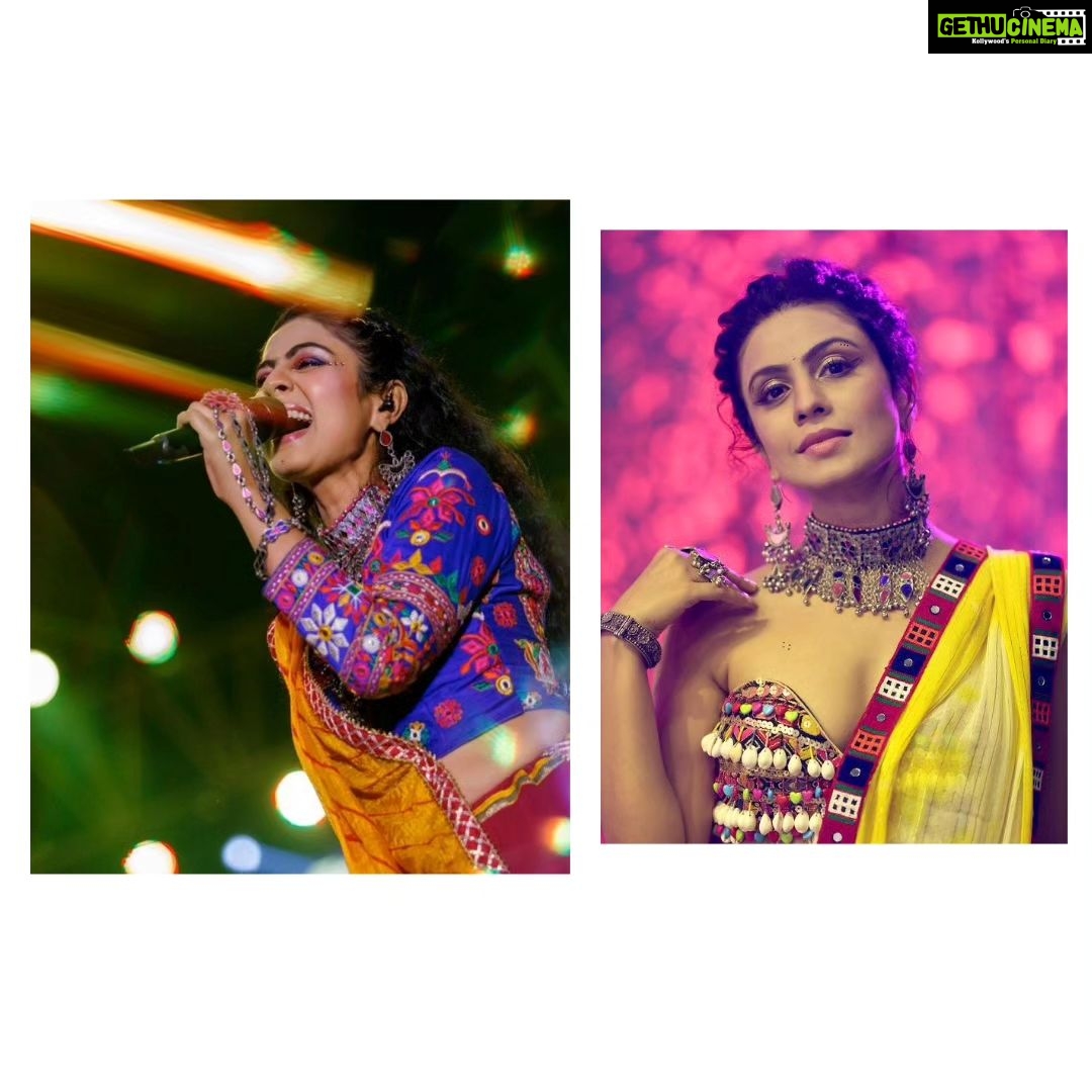 Manasi Parekh Instagram - રમઝટની રાતનાં સુપરસ્ટાર: ડાકલા વાગતાં જ જોશ સાથે થિરકવા લાગે છે માનસી પારેખ મા આદ્યાશક્તિની આરાધના કરવાનો અવસર એટલે નવરાત્રી. નવરાત્રીનો આરંભ થતાં જ માઈભક્તો અને ખેલૈયાઓમાં અનેરો ઉત્સાહ અને ઉલ્લાસ પ્રગટ થઈ જાય છે. માઈભક્તોમાં માતાની પૂજા-અર્ચના કરવાનો હરખ ન માતો હોય તો બીજી બાજુ ગરબાની રમઝટ બોલાવવા ખેલૈયાઓ ઘેલા થતાં હોય છે #mansiparekh #mansiparekhfans #mansiparekhsinger #actress #mansiparekhgohil #ramzatniratna #dakla #navratri2023 #navratrichaniyacholi #navratrispecial #navratrifestival #garbalover #garbanight💃