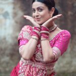 Manasi Parekh Instagram - Garba n Gulabs 🌹 could be a good webseries no? Make up : @pintu_makeup Hair : kavita Styling : @mumbaai_thii