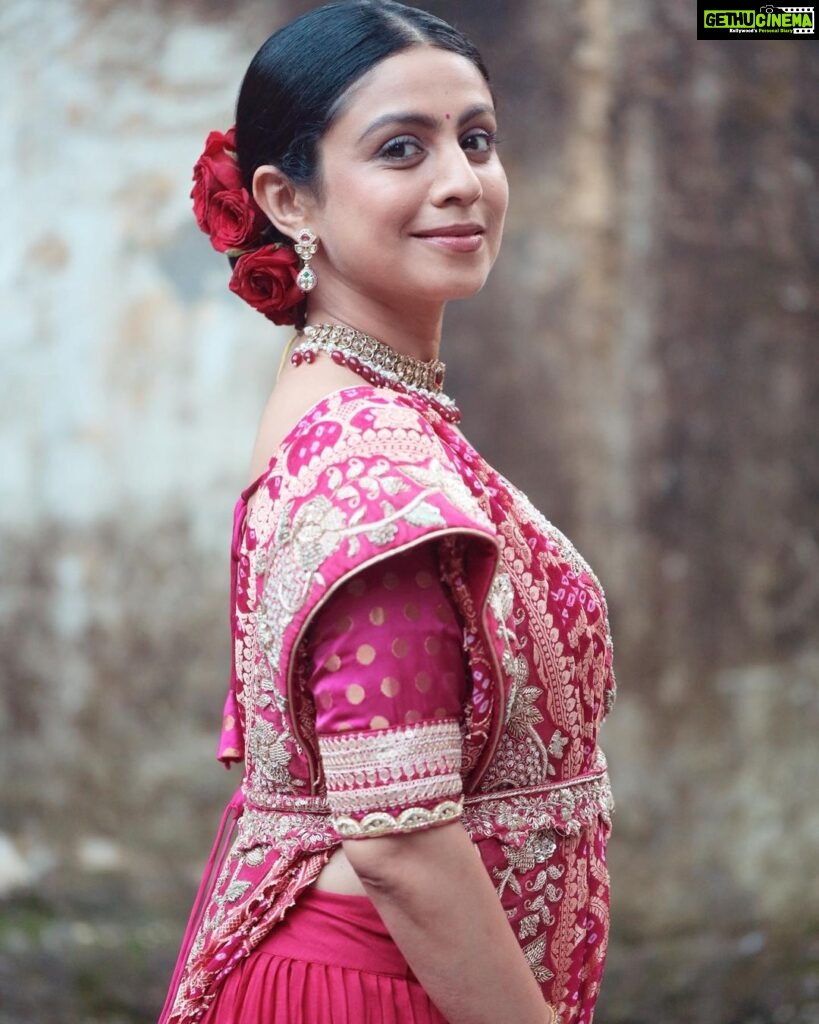 Manasi Parekh Instagram - Garba n Gulabs 🌹 could be a good webseries no? Make up : @pintu_makeup Hair : kavita Styling : @mumbaai_thii