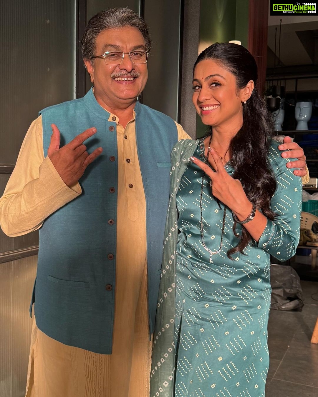 Manasi Parekh Instagram - Finally worked with the one and only @randeria_siddharth on 2 ads and it was fun!! @pareshrawalofficial and Siddharth sir are the two pillars of Gujarati theatre and films and I am so so lucky to have worked with both 😍😍 #grateful #comingsoon G.M Studio(sakinaka)