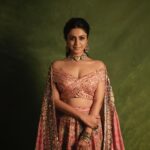 Manasi Parekh Instagram - Diwali Pataka 🧨 . . . 📸 : @lovdipsingh Styled by : @style_tubbies Outfit by: @theroyaleum Represented by @vblitzcommunications Jewellery by @sangeetaboochra Makeup : @pintu_makeup Hair : @yogitasheth96 #festive #fesitval season #diwali