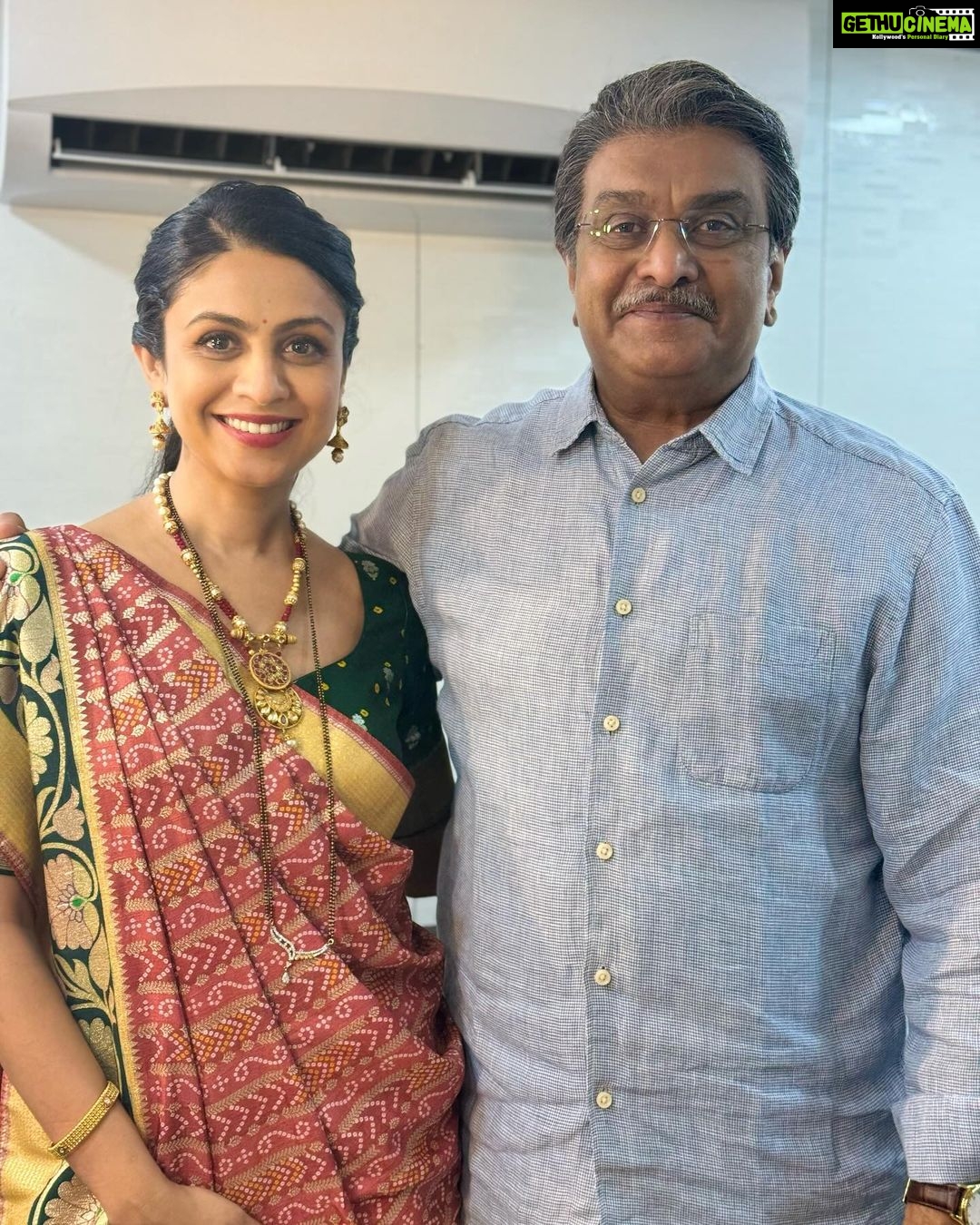 Manasi Parekh Instagram - Finally worked with the one and only @randeria_siddharth on 2 ads and it was fun!! @pareshrawalofficial and Siddharth sir are the two pillars of Gujarati theatre and films and I am so so lucky to have worked with both 😍😍 #grateful #comingsoon G.M Studio(sakinaka)