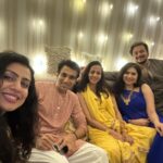 Manasi Parekh Instagram - નુતન વર્ષા અભિનંદન 🤝 What a partayyyy!!! Thanks @esharkansara and @musicwaala for a banger of a time! Saal mubarak everybody! To happiness, love, positivity and friendship always ♥️ #diwali #newyear @vyomanandi @pratikgandhiofficial @bhaminioza @punit.j.g @viral2886 @dharmesh64 @surabhijaverivyas @vaidyanisarg @ankitaadeshra @bagchi_mb @director_vipul_mehta