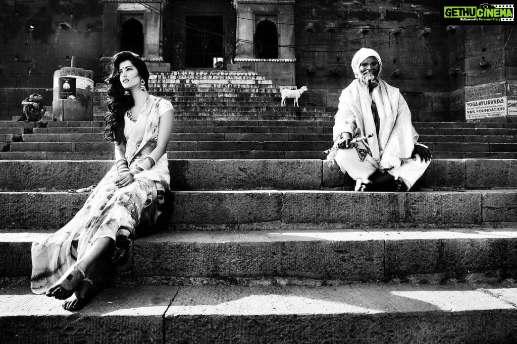Manasvi Mamgai Instagram - …(2) Varanasi, India