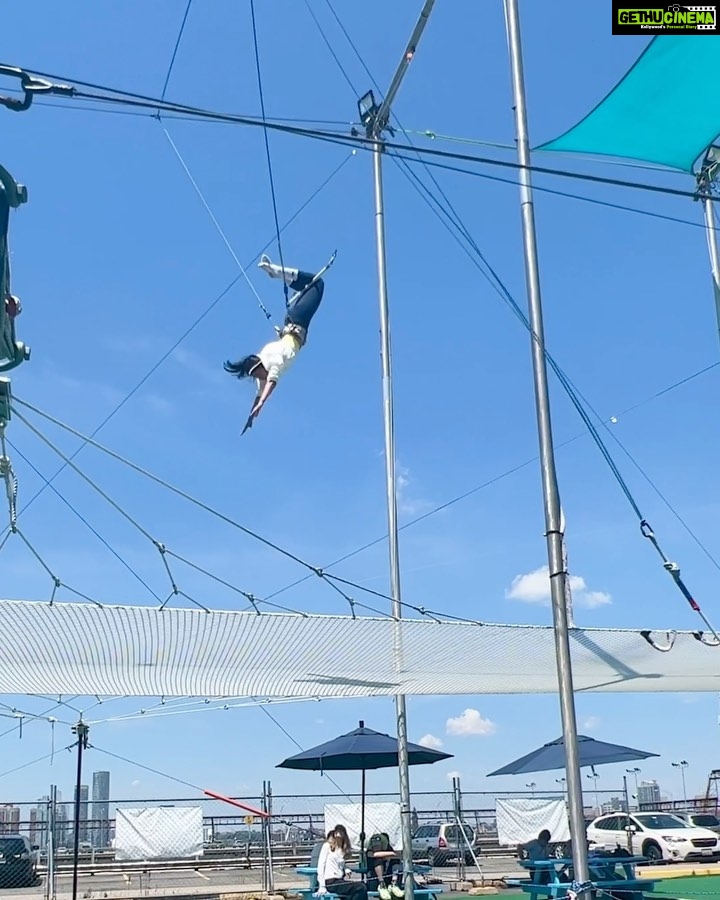 Manasvi Mamgai Instagram - Been wanting to try this since I saw it on #sexandthecity ! Not too shabby for my first try #trapeze #idomyownstunts Thank you @nandinivaid for being such a trouper ๐ธ Pier 40 at Hudson River Park