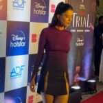 Manasvi Mamgai Instagram - Some long overdue snippets from the premier. The Trial is leading the streaming charts in India and also available on Hulu internationally. ❤️👊🏼 @suparnverma thank you for giving me the opportunity to share the same frames as @kajol @kubbrasait @senguptajisshu. Swipe till the end to watch me being photobombed by the legendary Tanuja ji on the red carpet. 😝 Mumbai, Maharashtra