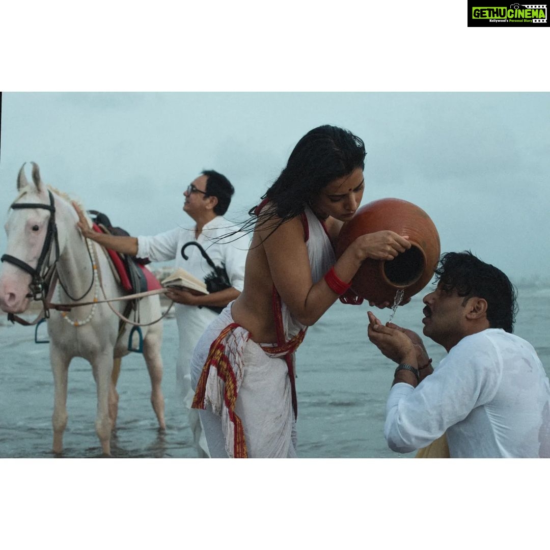 Manasvi Mamgai Instagram - Part-2 किताब के भीतर का एक समंदर, और समंदर के भीतर की एक किताब । - तरुण चौहान . Portrait - @imanasvi 🧜🏼♀️✨ @dasmkti @sajjadkhannsd ✨✨ . Special thanks - @atishayakhil @zeba_hussain_101 @darkmatterin ✨✨ Mumbai - मुंबई