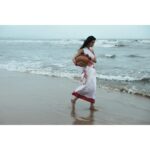 Manasvi Mamgai Instagram - Part-1 किताब के भीतर का एक समंदर, और समंदर के भीतर की एक किताब । - तरुण चौहान . Portrait - @imanasvi 🧜🏼‍♀️✨ @dasmkti @sajjadkhannsd ✨✨ . Special thanks - @atishayakhil @zeba_hussain_101 @darkmatterin ✨✨ Mumbai - मुंबई