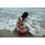 Manasvi Mamgai Instagram - Part-1 किताब के भीतर का एक समंदर, और समंदर के भीतर की एक किताब । - तरुण चौहान . Portrait - @imanasvi 🧜🏼‍♀️✨ @dasmkti @sajjadkhannsd ✨✨ . Special thanks - @atishayakhil @zeba_hussain_101 @darkmatterin ✨✨ Mumbai - मुंबई
