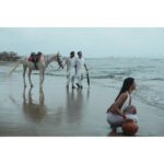 Manasvi Mamgai Instagram - Part-1 किताब के भीतर का एक समंदर, और समंदर के भीतर की एक किताब । - तरुण चौहान . Portrait - @imanasvi 🧜🏼‍♀️✨ @dasmkti @sajjadkhannsd ✨✨ . Special thanks - @atishayakhil @zeba_hussain_101 @darkmatterin ✨✨ Mumbai - मुंबई