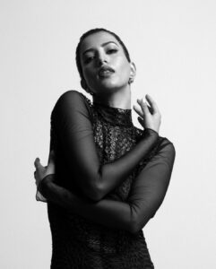 Manasvi Mamgai Instagram - Color or B/W? #Swipe