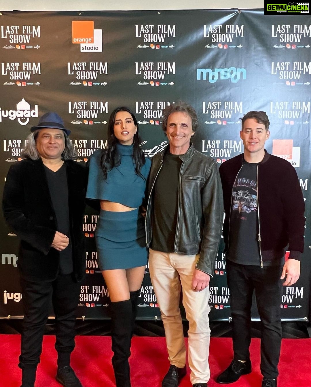 Manasvi Mamgai Instagram - What did one Miss India World say to another Miss India World? @priyankachopra you continue to inspire me! My friend @pan.nalin ‘s wonderful movie @lastfilmshow is all heart and is in the running for the Academy award for best foreign film! 🤞What an incredible journey for @iambhavinrabari