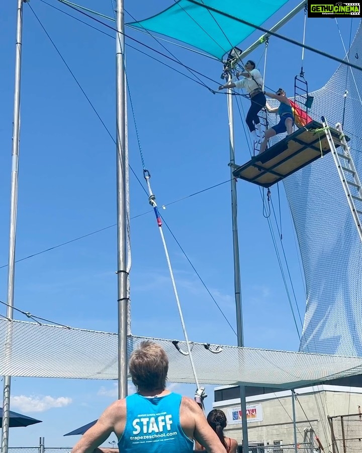 Manasvi Mamgai Instagram - Been wanting to try this since I saw it on #sexandthecity ! Not too shabby for my first try #trapeze #idomyownstunts Thank you @nandinivaid for being such a trouper ๐ธ Pier 40 at Hudson River Park