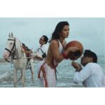 Manasvi Mamgai Instagram - Part-3 किताब के भीतर का एक समंदर, और समंदर के भीतर की एक किताब । - तरुण चौहान . Portrait - @imanasvi 🧜🏼‍♀️✨ @dasmkti @sajjadkhannsd ✨✨ . Special thanks - @atishayakhil @zeba_hussain_101 @darkmatterin ✨✨ Mumbai - मुंबई