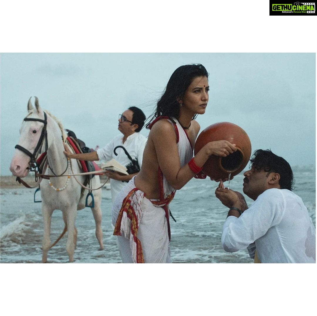 Manasvi Mamgai Instagram - Part-3 किताब के भीतर का एक समंदर, और समंदर के भीतर की एक किताब । - तरुण चौहान . Portrait - @imanasvi 🧜🏼♀️✨ @dasmkti @sajjadkhannsd ✨✨ . Special thanks - @atishayakhil @zeba_hussain_101 @darkmatterin ✨✨ Mumbai - मुंबई