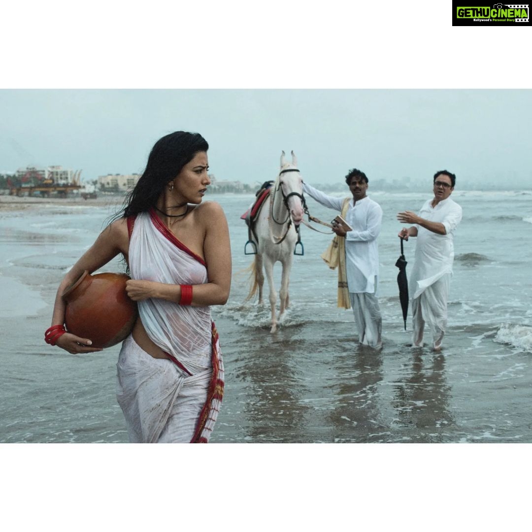 Manasvi Mamgai Instagram - Part-2 किताब के भीतर का एक समंदर, और समंदर के भीतर की एक किताब । - तरुण चौहान . Portrait - @imanasvi 🧜🏼♀️✨ @dasmkti @sajjadkhannsd ✨✨ . Special thanks - @atishayakhil @zeba_hussain_101 @darkmatterin ✨✨ Mumbai - मुंबई