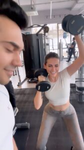 Mandana Karimi Instagram - Focusing on me with a little help from @rohangoradia @anytimefitnesskempscorner 💪✨ #stayfocused #sundayfunday Mumbai - मुंबई