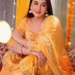 Mandy Takhar Instagram – The most heart warming festive season of the year.. Diwali 
☺️🌟 

wishing you all an extra loved up feeling waalla week 💛 

📸- @vikas_photographer 
MUA- @makeupbykajal_sharma
Outfit by- @meharbyjassmangat
Location- @celebwise. Studios
Decor Partner- @partywithfab

Brand campaign managed by-
@celebwise.media