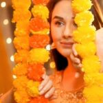 Mandy Takhar Instagram – The most heart warming festive season of the year.. Diwali 
☺️🌟 

wishing you all an extra loved up feeling waalla week 💛 

📸- @vikas_photographer 
MUA- @makeupbykajal_sharma
Outfit by- @meharbyjassmangat
Location- @celebwise. Studios
Decor Partner- @partywithfab

Brand campaign managed by-
@celebwise.media