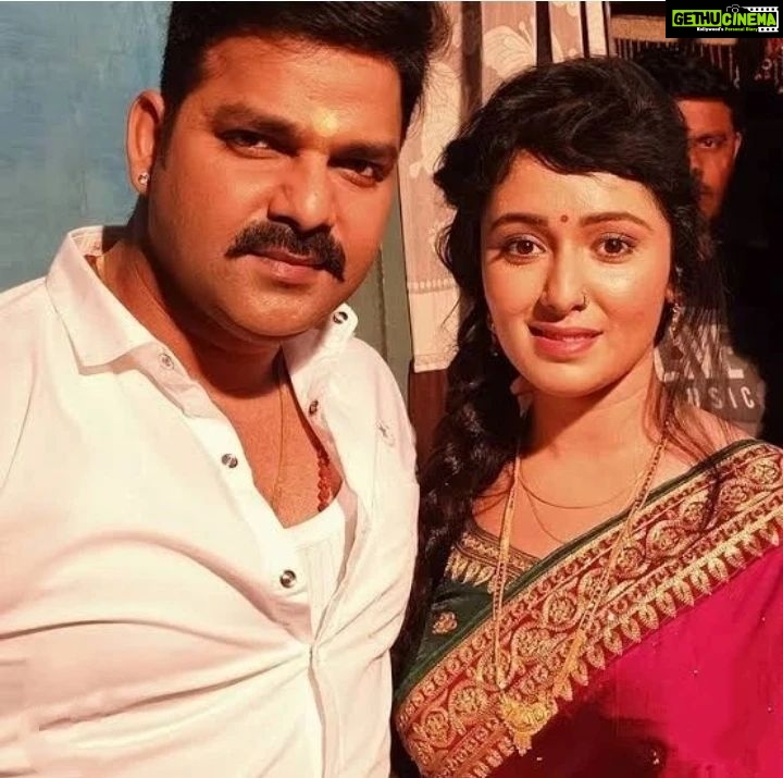 Mani Bhattacharya Instagram - Pawan singh 💚🤍❤ @singhpawan999 @official_sonapandey246 @kajalraghwani @dimpalsingh99 #pawansingh999 #pawansinghofficialfanclub #pawansingh_official_fanclub