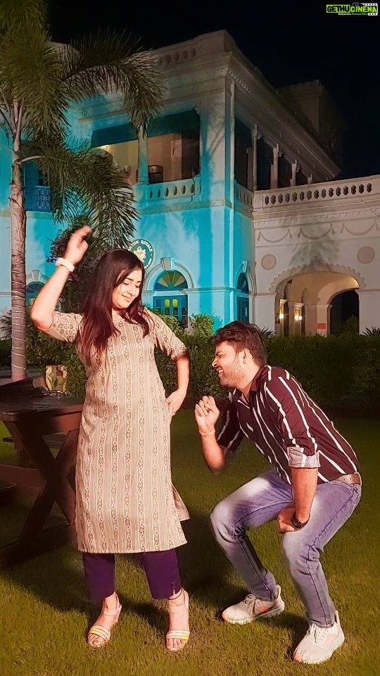 Mani Bhattacharya Instagram - Kamar Ke Godanwa ....... . . . . #trending #trendingreels #virelvideo #virel #fb #foryou #bhojpuri_song @gmjbhojpuri