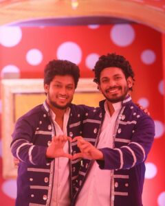 Mani Chandra Instagram - 8th Annual Vijay Tele Awards 
Roast Performance of all the serials and reality shows 🥳

So happy for you @kuraishi_the_entertainer darling for winning favourite comedian award❤️🥳👏🏻

Do watch our performance this Sunday @ 3pm onwards 🥳

Special Thanks to @joshua_preetham ❤️ @richardsamsonj ❤️ @ganavinoth_offical ❤️ @globalvillagers ❤️

Costume @dipti11_official ❤️

#vijayteleawards #8thvijaytelevisionawards #vijaytelevisionawards #8thannualvijaytelevisionawards #manichandra #kuraishi #mani