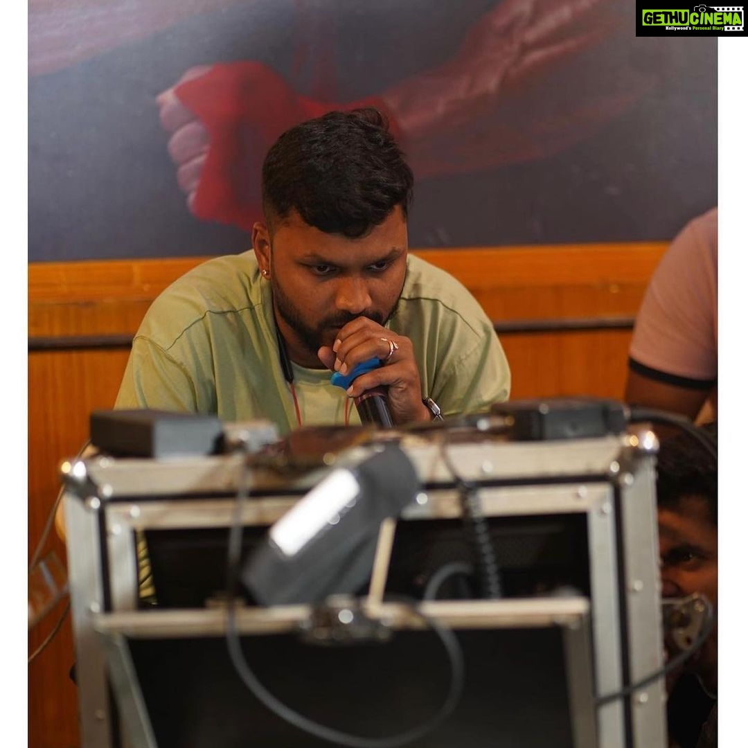 Mani Chandra Instagram - Director : @karthik_rajann π₯β€οΈ Canβt express through words . π₯Ή Proud proud proud moment β€οΈπ Happy birthday Annaaa π #mudhol coming soon @vikramravichandranofficial sir looking stunning π₯π Canβt wait for the movie π₯π