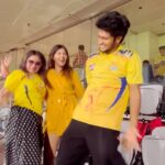 Mani Chandra Instagram - Celebrating #ipl in the #beatsofbikili style Vibing with my darlings @im_raveena_daha @kuraishi_the_entertainer @yashikaaannand @samyuktha_shan @vijayantony 🔥 #pichaikaaran2 #vijayantony #bikili #saregamatamil #mahi #csk #yellove Chepauk Stadium