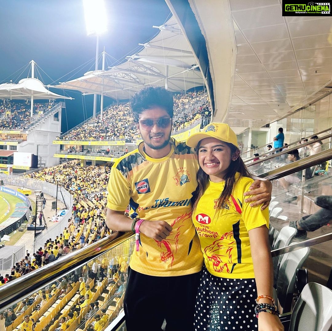 Mani Chandra Instagram - IPL celebration with my darlings 🥳❤️ One of the most funfilled day ever 🥳🥳🥳 #csk #yellowlove 💛 @im_raveena_daha @kuraishi_the_entertainer @samyuktha_shan @yashikaaannand