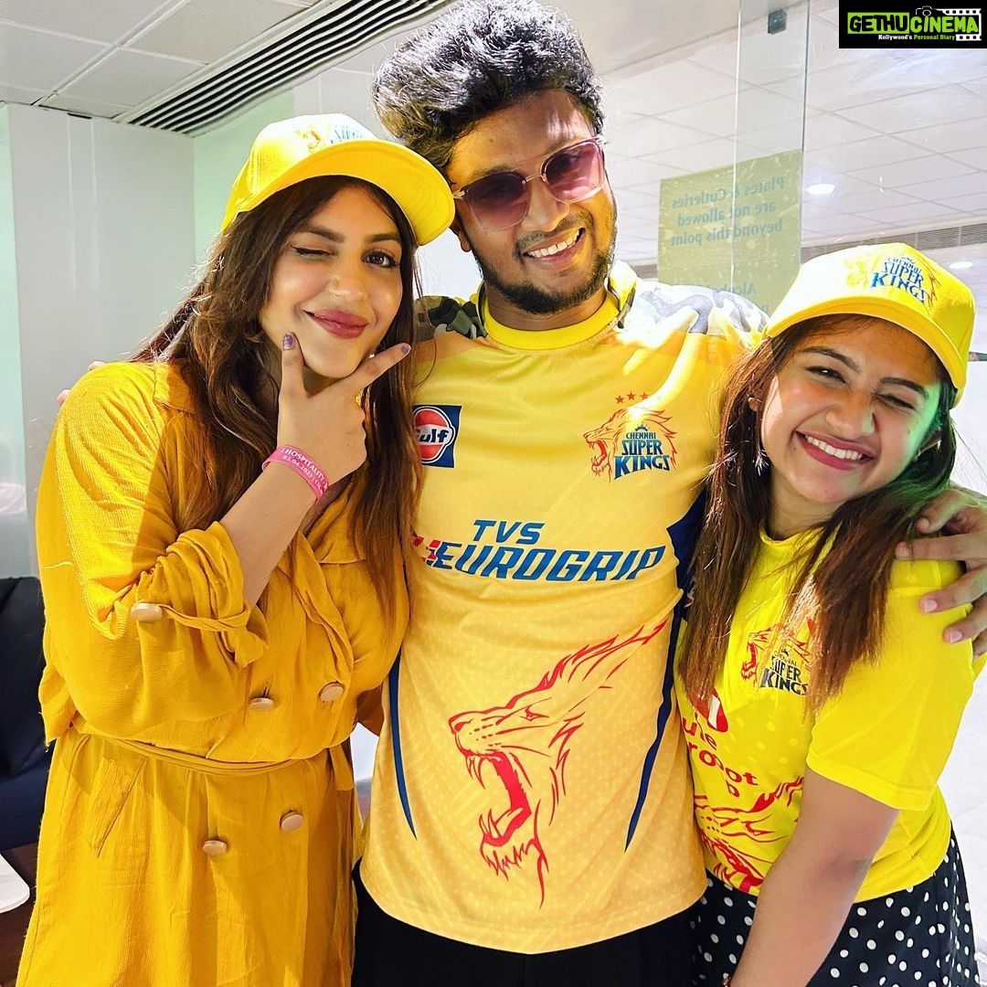 Mani Chandra Instagram - IPL celebration with my darlings 🥳❤️ One of the most funfilled day ever 🥳🥳🥳 #csk #yellowlove 💛 @im_raveena_daha @kuraishi_the_entertainer @samyuktha_shan @yashikaaannand