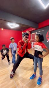 Mani Chandra Instagram - Vibing for Hayyoda with these kids ❤️🥳
#Hayyoda #Jawan @iamsrk @whiz_bliz @anirudhofficial @atlee47