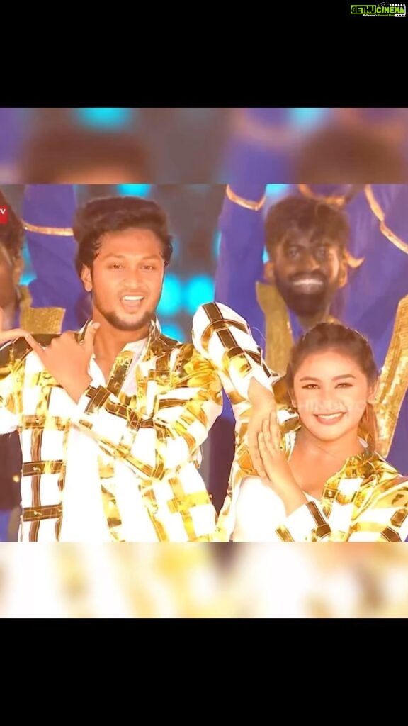 Mani Chandra Instagram - Behindwoods golden awards Special performance with my chello @manichandra_official 😍🖤🖤 #dance #mani #manichandra #raveena #raveenadaha #behindwoods