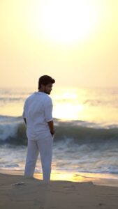 Mani Chandra Instagram - This song has my 🖤
Love yourself, how you love yourself is how you teach others to love you 🤍
You cannot truely love someone untill you love yourself 🤍

Everything about this song is sooo beautiful 🥹
Big time fan of @arrahman sir 🤍😘

Netru Aval Irundhal Avalodu Naanum Irndhen 🖤

VC & EDIT @karthikcanclick 💙 

-#netruavalirundhal #arrahman #kadal #maniratnam #manichandra #mani