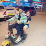 Mani Chandra Instagram - Enna Ramalingam aalaye paaka mudila eppudirukeh???😂 Varaataahhhhhh !!!!!! 🚲🚲🚲🚲 @aryaasnammaveedu ❤️ There might be many imported bikes🤷🏻‍♂️ But this is my favourite one 🔥🖤 Dubai UAE