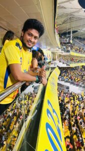 Mani Chandra Instagram - Dhoni Dhoni Dhoni Dhoni 💛💯😍
Fan boy moments 🥹❤️
What a entry !!! What a batting!!!! 
What a keeping !!!! 
Omg watching Thala’s batting is lifetime moment 🥹🥹🥹
Enjoyed him watching so close ❤️
worthu matchu maa 🔥

#csk #chennaisuperkings #chennaiipl #thaladhoni #dhoni #ipl #cskvsdelhi #manichandra #mani