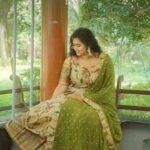 Manisha Eerabathini Instagram - Navarathri Day 9 💚 This last song highlights the lasting love between grandparents - the kind that’s seen it all! With this Navarathri series, I wanted to differentiate the subtleties between each kind of love within the same big family through a set of similar yet different original songs (loosely inspired by a ragamalika) Huge thanks to @vedom.art and the team for helping me bring this to life! A @vedom.art production Concept, Direction & Vocals: @manisha.eerabathini Music: @iamarjunumashankar Lyrics: @sataghni_official Video & DI: @_vinodvincent Edit: @maruthi_editor Casting: @mediahireindia @manibhamaklk @mohansivalenka3358 @swethanjali666 @smily_sanvika @sarkar_khathri Manisha’s outfit: @fleecee_couture Manisha’s Jewelry: @petalsbyswathi Manisha’s Makeup: @miras.artistry @firstfoundationpro @bookingmyna Posters: @mr_baatasari Special thanks @eptworld Hyderabad