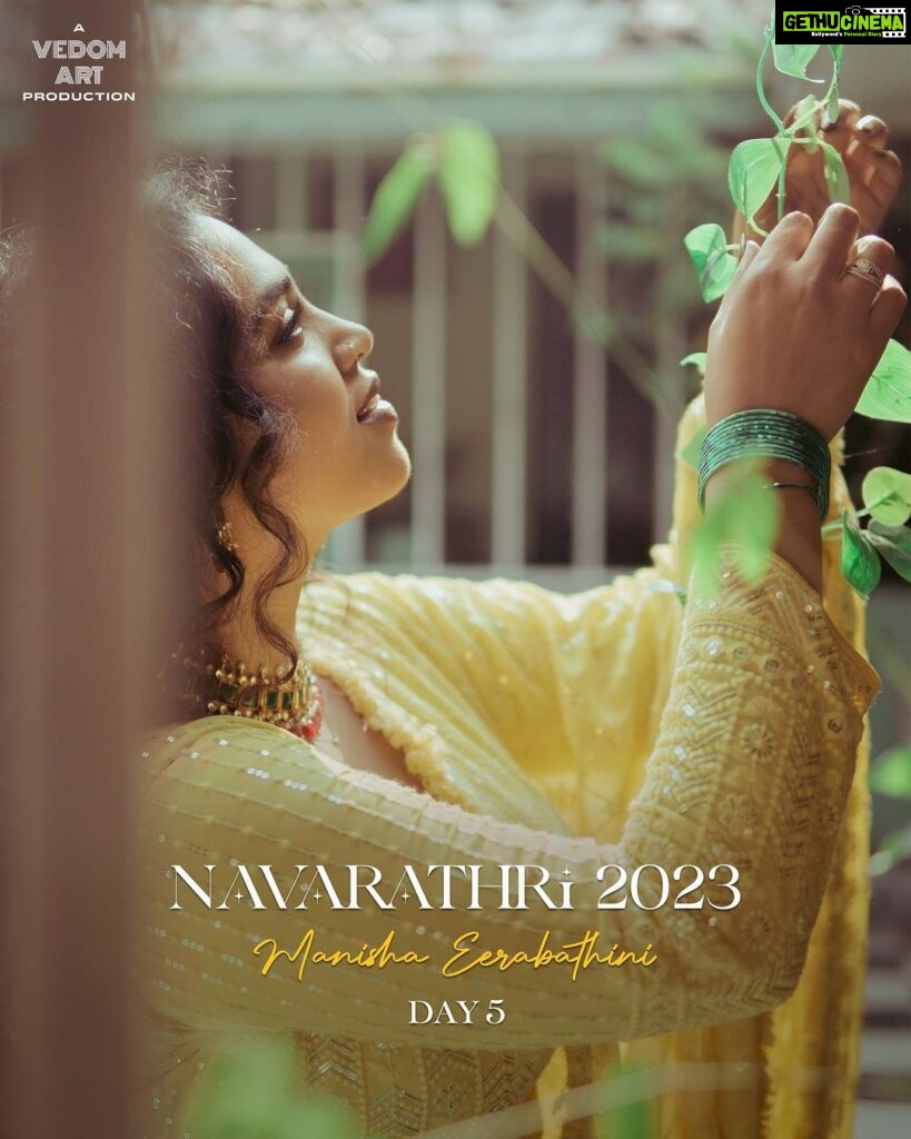 Manisha Eerabathini Instagram - Navarathri Day 5 💛 This next song will be out in the morning and will be the Bathukamma aspect of this year’s series, which you know is always special to me 🥰 5 original songs, 5 different relationships and 1 big family! A @vedom.art production @iamarjunumashankar @sataghni_official @_vinodvincent @eptworld Hyderabad